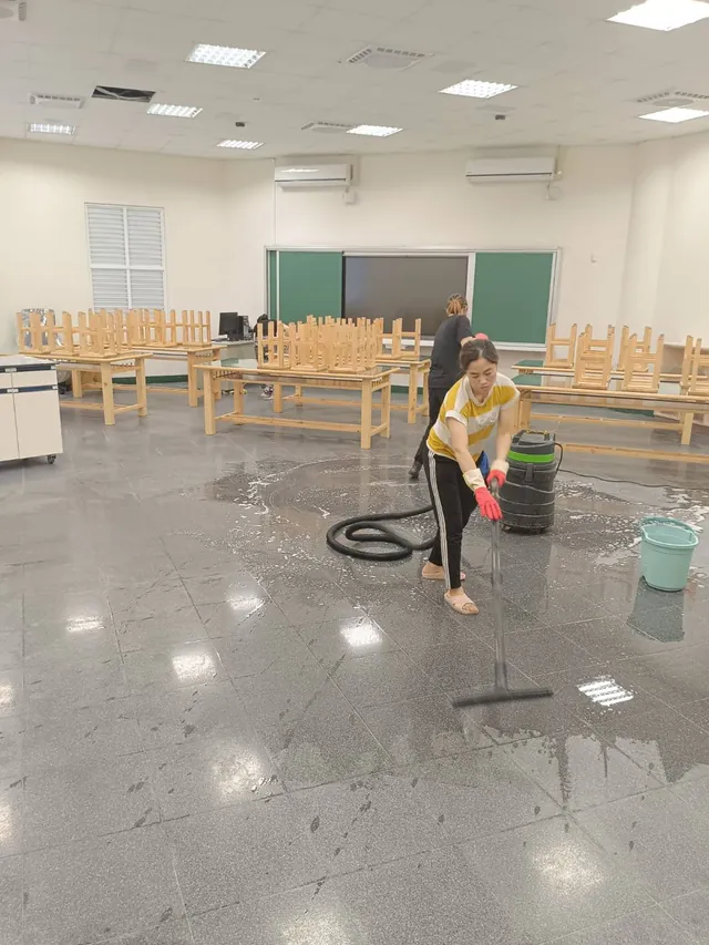 竹北社區空間地板刷洗後恢復光澤